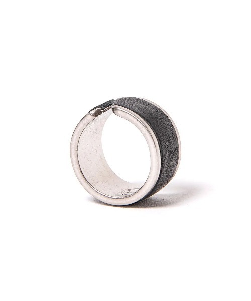 hobo(ホーボー)の「【hobo / ホーボー】BRASS RING with HORSE LEATHER(リング・メンズ・キャメル/ブラック・S/M)」の4枚目の写真