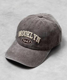 Lilamusant（リラミュゾン）の「【RES】【Lilamusant(リラミュゾン)】ヴィンテージライクフロントロゴ刺繍キャップ ウォッシュ加工 ダメージ加工 カレッジロゴ グランジ Y2K 韓国ストリート（キャップ）」