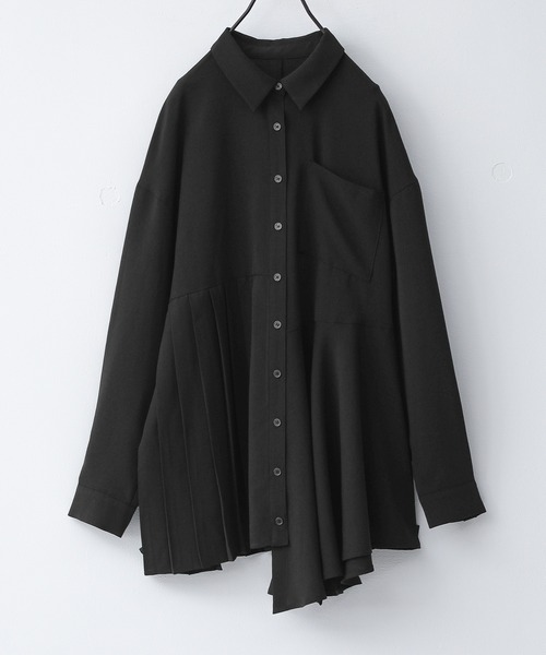 プリーツアシンメトリーフレアシャツ』（シャツ/ブラウス）｜kOhAKU