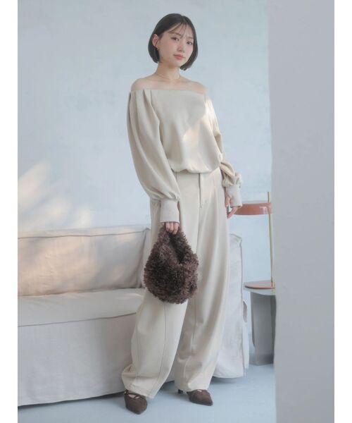 dazzlin（ダズリン）の「【吉田朱里】バレルレッグスウェットパンツ ※BLACK WEB限定カラー（スウェットパンツ・レディース・ベージュ/オフホワイト/チャコールグレー/ブラック・SMALL/MEDIUM）」の4枚目の写真