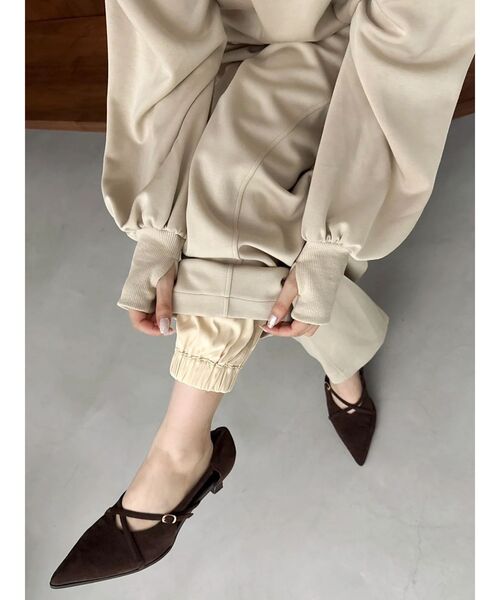 dazzlin（ダズリン）の「【吉田朱里】バレルレッグスウェットパンツ ※BLACK WEB限定カラー（スウェットパンツ・レディース・ベージュ/オフホワイト/チャコールグレー/ブラック・SMALL/MEDIUM）」の16枚目の写真