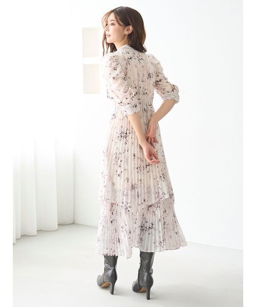 SNIDEL（スナイデル）の「Sustainableプリーツプリントワンピース（ワンピース・レディース・グレー/アイボリー/ライトグレー・1/0）」の16枚目の写真