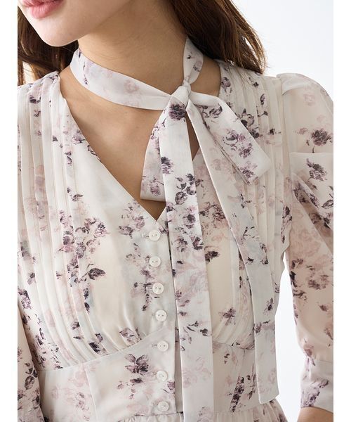 SNIDEL（スナイデル）の「Sustainableプリーツプリントワンピース（ワンピース・レディース・グレー/アイボリー/ライトグレー・1/0）」の19枚目の写真