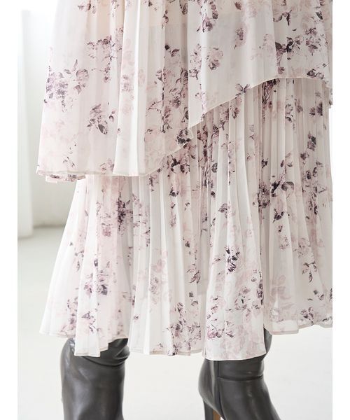 SNIDEL（スナイデル）の「Sustainableプリーツプリントワンピース（ワンピース・レディース・グレー/アイボリー/ライトグレー・1/0）」の10枚目の写真