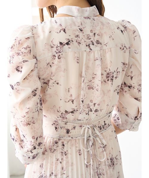 SNIDEL（スナイデル）の「Sustainableプリーツプリントワンピース（ワンピース・レディース・グレー/アイボリー/ライトグレー・1/0）」の11枚目の写真