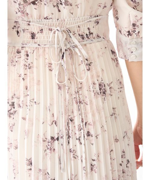 SNIDEL（スナイデル）の「Sustainableプリーツプリントワンピース（ワンピース・レディース・グレー/アイボリー/ライトグレー・1/0）」の12枚目の写真