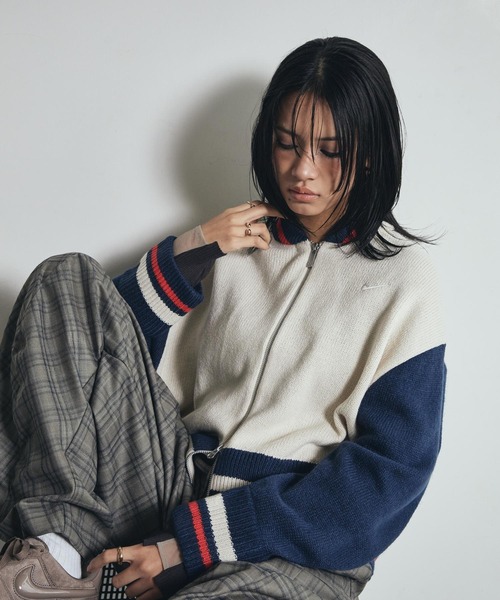 NIKE(ナイキ)の「ナイキ スポーツウェア ウィメンズカーディガン / Nike Sportswear Women's Cardigan HV2495-104 Light Orewood Brown(カーディガン/ボレロ・レディース・ブラウン系その他・XS/S/M/L/XL)」の3枚目の写真