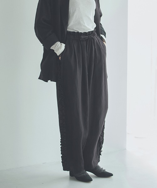 studio CLIP（スタディオクリップ）の「《natural by clip》リネンツイルサイドフリルパンツ[プチサイズあり]（その他パンツ・レディース・オフホワイト/ブラック/ストライプ・FREE/PF）」の2枚目の写真