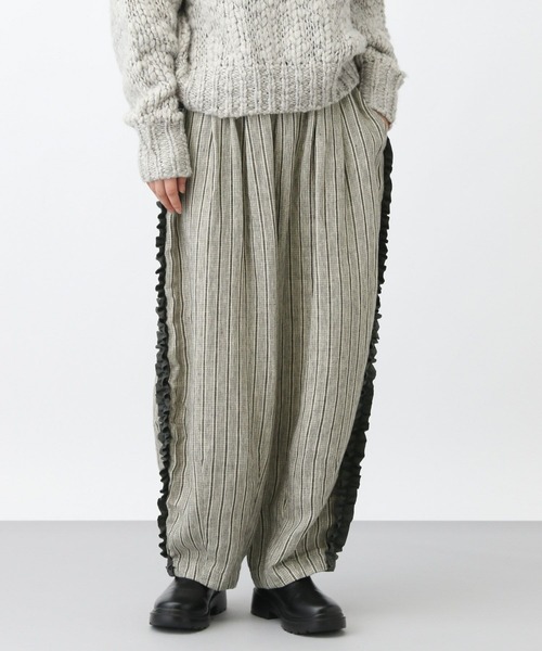 studio CLIP（スタディオクリップ）の「《natural by clip》リネンツイルサイドフリルパンツ[プチサイズあり]（その他パンツ・レディース・オフホワイト/ブラック/ストライプ・FREE/PF）」の4枚目の写真