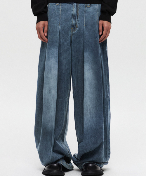 DNSR(ディーエヌエスアール)の「マルチプリーツデニムパンツブルー(デニムパンツ・メンズ・その他・SMALL/MEDIUM/LARGE/X-LARGE)」の1枚目の写真