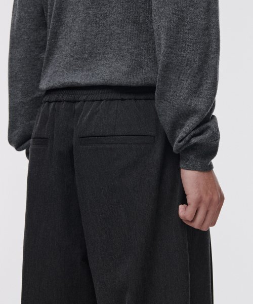 MUSINSA STANDARD（ムシンサスタンダード）の「ワンタックワイドバンディングスラックス [チャコールグレー]（スラックス・メンズ・その他・30/28/34/36/38/40/32）」の6枚目の写真