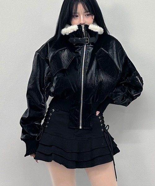 FOLLOWIN(フォロウィン)の「ボアカラーフェイクレザームートンショートジャケット(ライダースジャケット・レディース・ブラック/ホワイト・FREE)」の10枚目の写真