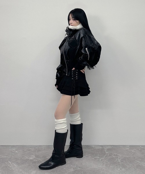 FOLLOWIN(フォロウィン)の「ボアカラーフェイクレザームートンショートジャケット(ライダースジャケット・レディース・ブラック/ホワイト・FREE)」の13枚目の写真