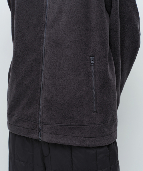 MUSINSA STANDARD（ムシンサスタンダード）の「エッセンシャルポーラフリースハイネックジャケット[ダークグレー]（その他アウター・メンズ・その他・MEDIUM/LARGE/X-LARGE/XX-LARGE）」の5枚目の写真