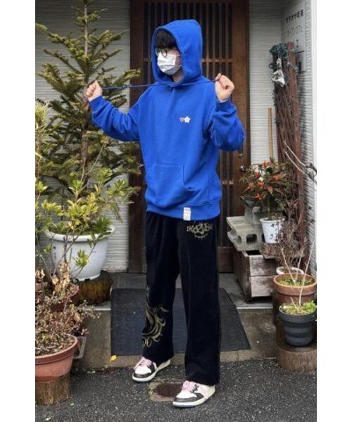 GRAVER（グレーバー）の「[UNISEX]スモールフラワーベアフェイス刺繍スマイルフードティー_コバルトブルー（パーカー・レディース・ブルー・SMALL/MEDIUM/LARGE/X-LARGE）」の7枚目の写真