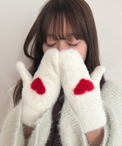 kutir(クティール)の「kutirlune/ふわふわハート手袋/ミトン(手袋・レディース・ライトホワイト/レッド・FREE)」の14枚目の写真