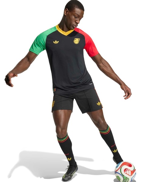 adidas(アディダス)の「adidas JAMAICA 26 X BOB MARLEY AWAY PRE MATCH JERSEY / アディダス ジャマイカ26 × ボブマーリー アウェイ プレマッチ ジャージ(ジャージ・メンズ・ブラック・L/M/S/XL/XXL)」の12枚目の写真