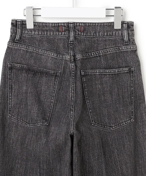 23区 L(ニジュウサンクオオキイサイズ)の「センタープレス デニム ワイド パンツ(デニムパンツ・レディース・ネイビー系/ターコイズブルー系/ダルブルー系/ライトグレー系・44/46/48/50)」の22枚目の写真