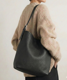 MADGOAT（マッドゴート）の「ベルト付きレザーショルダーバッグ_ブラック（ショルダーバッグ）」