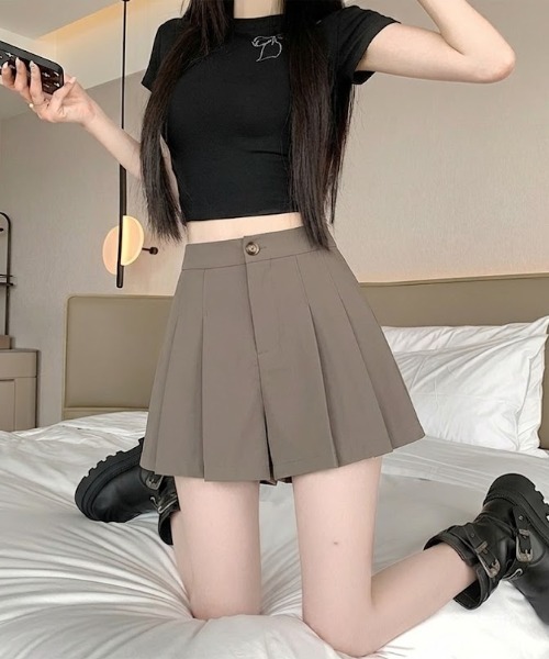 Mejoul(メジュール)の「プリーツハイウエストショートパンツ(その他パンツ・レディース・ブラウン/ブラック/アイボリー・M/L)」の19枚目の写真