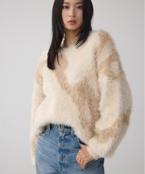 AZUL by moussy(アズールバイマウジー)の「【身長/骨格別着用画像あり】ニュアンスカウ柄Vネックニットトップス 秋服 冬服 牛柄 シャギー(ニット/セーター・レディース・グレー系その他/ベージュ系その他/ブラウン系その他・FREE)」の3枚目の写真