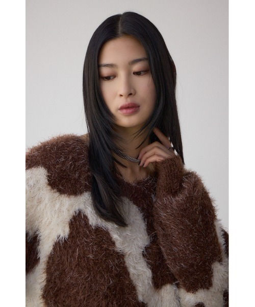 AZUL by moussy(アズールバイマウジー)の「【身長/骨格別着用画像あり】ニュアンスカウ柄Vネックニットトップス 秋服 冬服 牛柄 シャギー(ニット/セーター・レディース・グレー系その他/ベージュ系その他/ブラウン系その他・FREE)」の5枚目の写真