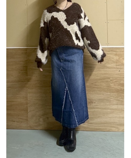 AZUL by moussy(アズールバイマウジー)の「【身長/骨格別着用画像あり】ニュアンスカウ柄Vネックニットトップス 秋服 冬服 牛柄 シャギー(ニット/セーター・レディース・グレー系その他/ベージュ系その他/ブラウン系その他・FREE)」の18枚目の写真
