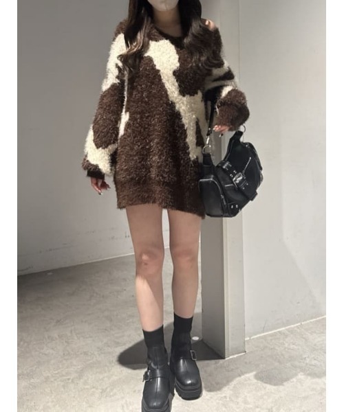 AZUL by moussy(アズールバイマウジー)の「【身長/骨格別着用画像あり】ニュアンスカウ柄Vネックニットトップス 秋服 冬服 牛柄 シャギー(ニット/セーター・レディース・グレー系その他/ベージュ系その他/ブラウン系その他・FREE)」の21枚目の写真