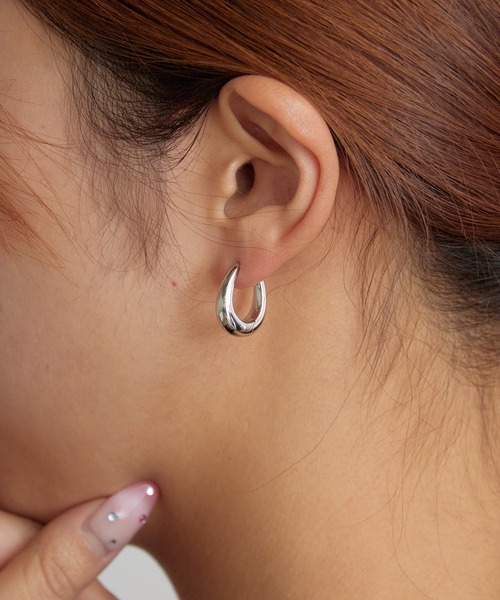 TOM WOOD(トムウッド)の「TOM WOOD / トムウッド Liz Hoop シルバー925 ピアス(ピアス(両耳用)・メンズ・シルバー・ONE SIZE)」の2枚目の写真