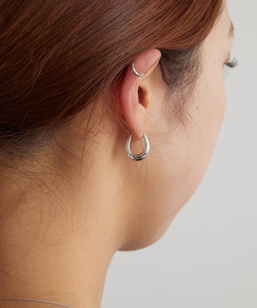 TOM WOOD(トムウッド)の「TOM WOOD / トムウッド Liz Hoop シルバー925 ピアス(ピアス(両耳用)・メンズ・シルバー・ONE SIZE)」の5枚目の写真