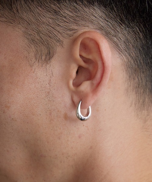 TOM WOOD(トムウッド)の「TOM WOOD / トムウッド Liz Hoop シルバー925 ピアス(ピアス(両耳用)・メンズ・シルバー・ONE SIZE)」の6枚目の写真