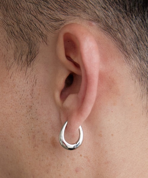 TOM WOOD(トムウッド)の「TOM WOOD / トムウッド Liz Hoop シルバー925 ピアス(ピアス(両耳用)・メンズ・シルバー・ONE SIZE)」の7枚目の写真