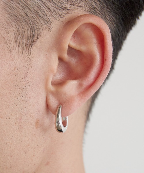 TOM WOOD(トムウッド)の「TOM WOOD / トムウッド Liz Hoop シルバー925 ピアス(ピアス(両耳用)・メンズ・シルバー・ONE SIZE)」の8枚目の写真