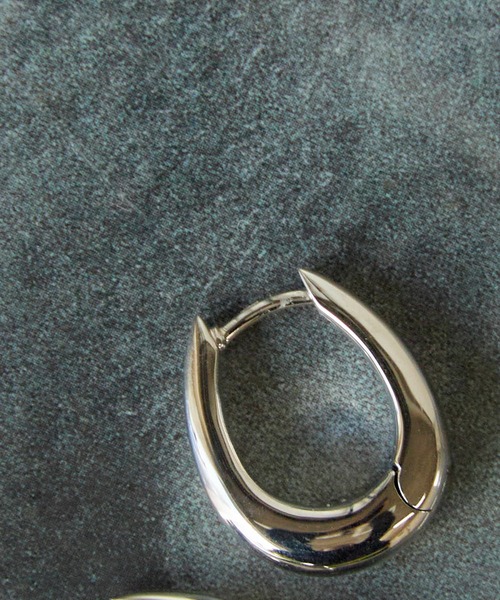 TOM WOOD(トムウッド)の「TOM WOOD / トムウッド Liz Hoop シルバー925 ピアス(ピアス(両耳用)・メンズ・シルバー・ONE SIZE)」の10枚目の写真