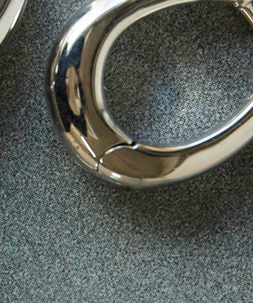 TOM WOOD(トムウッド)の「TOM WOOD / トムウッド Liz Hoop シルバー925 ピアス(ピアス(両耳用)・メンズ・シルバー・ONE SIZE)」の11枚目の写真