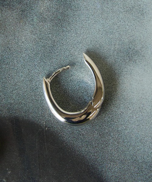 TOM WOOD(トムウッド)の「TOM WOOD / トムウッド Liz Hoop シルバー925 ピアス(ピアス(両耳用)・メンズ・シルバー・ONE SIZE)」の12枚目の写真