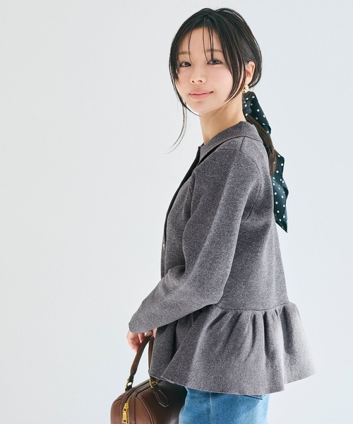 coca(coca)(コカ)の「金ボタンフレアニットトップス(ニット/セーター・レディース・グレー/ネイビー・L/M)」の4枚目の写真