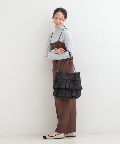 SHOO・LA・RUE(シューラルー)の「【撥水】つまみハンドルフリルトートバッグ(トートバッグ・レディース・グレー/ブラウン系/ブラック・00)」の5枚目の写真