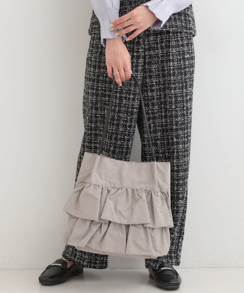 SHOO・LA・RUE(シューラルー)の「【撥水】つまみハンドルフリルトートバッグ(トートバッグ・レディース・グレー/ブラウン系/ブラック・00)」の8枚目の写真