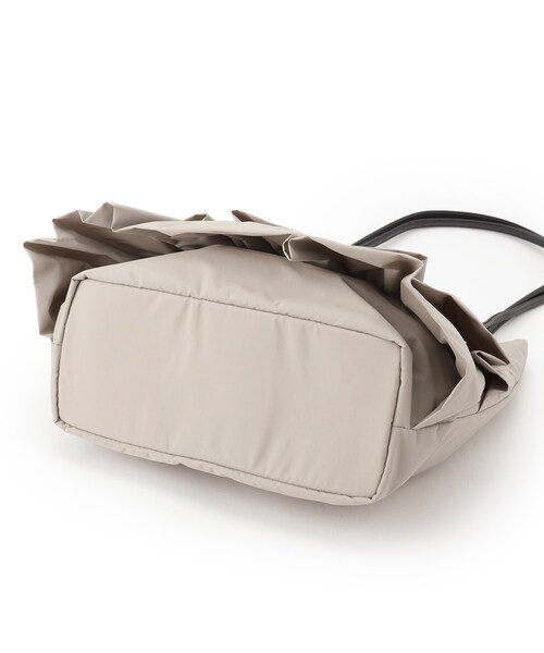 SHOO・LA・RUE(シューラルー)の「【撥水】つまみハンドルフリルトートバッグ(トートバッグ・レディース・グレー/ブラウン系/ブラック・00)」の15枚目の写真