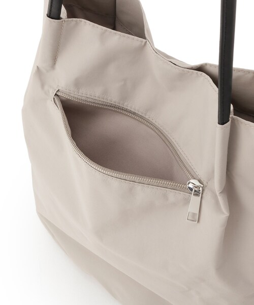 SHOO・LA・RUE(シューラルー)の「【撥水】つまみハンドルフリルトートバッグ(トートバッグ・レディース・グレー/ブラウン系/ブラック・00)」の20枚目の写真