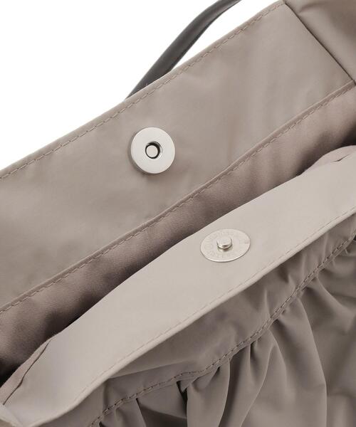 SHOO・LA・RUE(シューラルー)の「【撥水】つまみハンドルフリルトートバッグ(トートバッグ・レディース・グレー/ブラウン系/ブラック・00)」の21枚目の写真