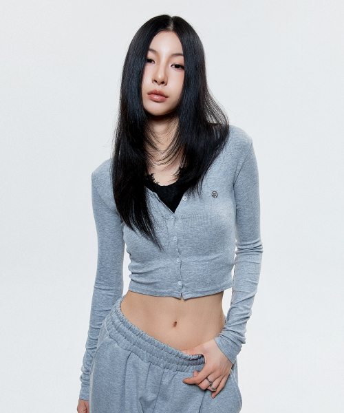 DAUSPICE（ディーオスピス）の「(DUC) V-Neck Crop Cardigan Gray（カーディガン/ボレロ・レディース・グレー・ONE SIZE）」の8枚目の写真