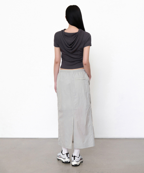 MUSINSA STANDARD WOMAN（ムシンサスタンダードウーマン）の「ウィメンズ ナイロンバンディングロングスカート [アッシュグレー]（スカート・レディース・その他・SMALL/MEDIUM/LARGE/X-SMALL）」の3枚目の写真