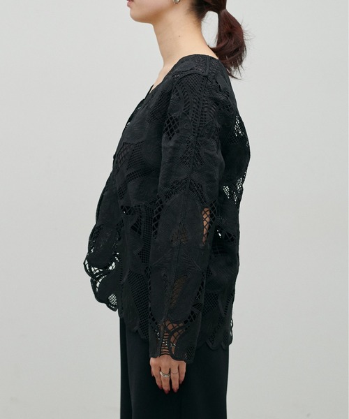 LARUTA(ラルータ)の「【LARUTA】フラワー刺繍レースブラウス(シャツ/ブラウス・レディース・ブラウン/ブラック/オフホワイト・FREE)」の13枚目の写真