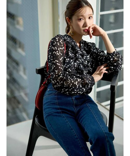 MERCURYDUO（マーキュリーデュオ）の「ダブルラッフルバイカラーパイピングブラウス（シャツ/ブラウス・レディース・ライトグレー/ブラック/アイボリー・FREE）」の4枚目の写真