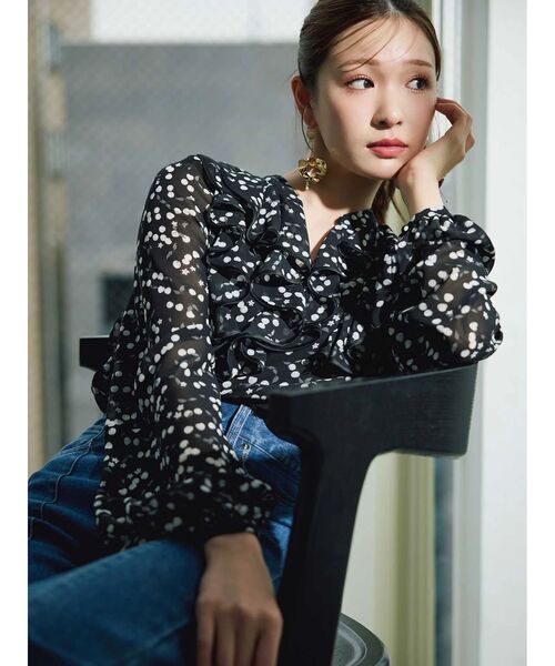 MERCURYDUO（マーキュリーデュオ）の「ダブルラッフルバイカラーパイピングブラウス（シャツ/ブラウス・レディース・ライトグレー/ブラック/アイボリー・FREE）」の5枚目の写真