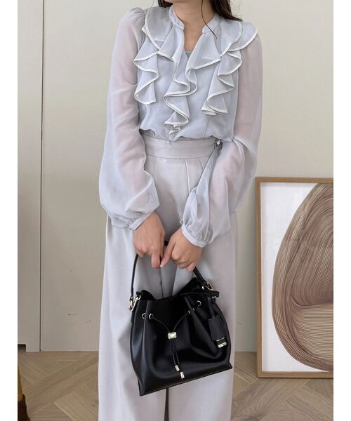 MERCURYDUO（マーキュリーデュオ）の「ダブルラッフルバイカラーパイピングブラウス（シャツ/ブラウス・レディース・ライトグレー/ブラック/アイボリー・FREE）」の20枚目の写真