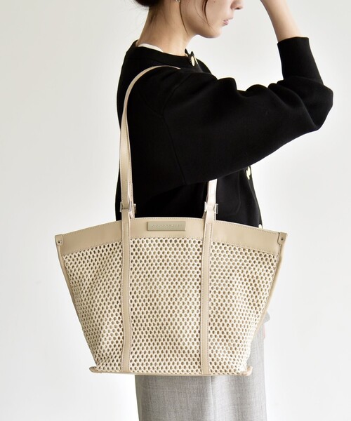 quaranciel(カランシエル)の「quaranciel: 2way ハンドル メッシュ トートバッグ(トートバッグ・レディース・ブラック/ナチュラル・ONE SIZE)」の1枚目の写真