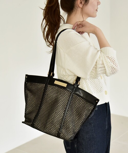 quaranciel(カランシエル)の「quaranciel: 2way ハンドル メッシュ トートバッグ(トートバッグ・レディース・ブラック/ナチュラル・ONE SIZE)」の9枚目の写真